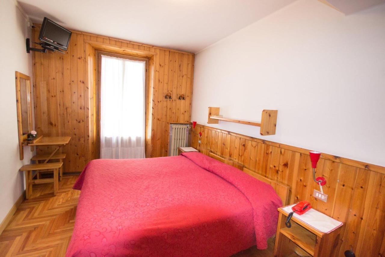 Meuble Albergo Dante ボルミオ エクステリア 写真