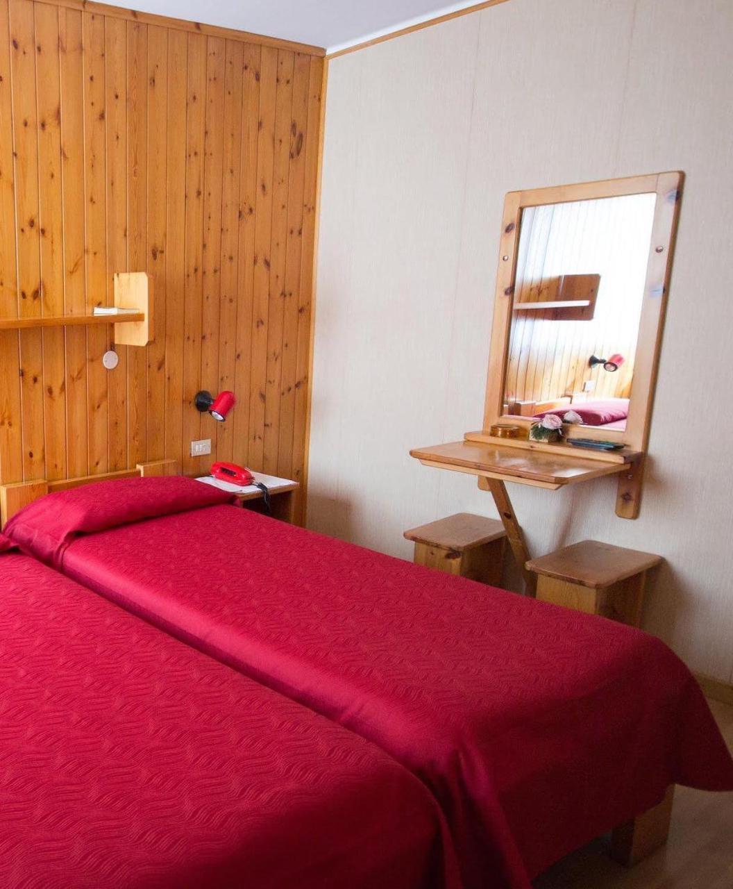 Meuble Albergo Dante ボルミオ エクステリア 写真