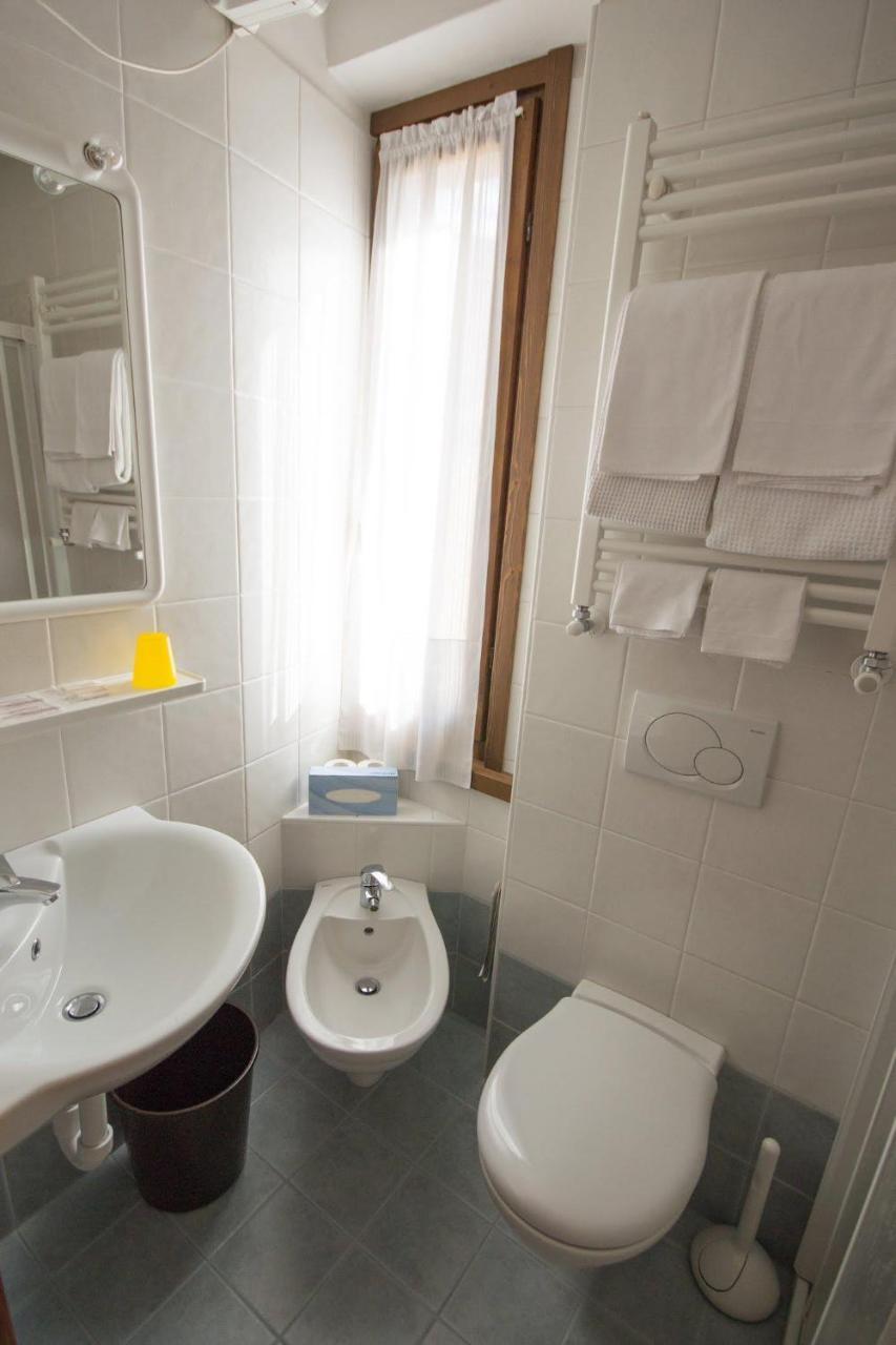 Meuble Albergo Dante ボルミオ エクステリア 写真