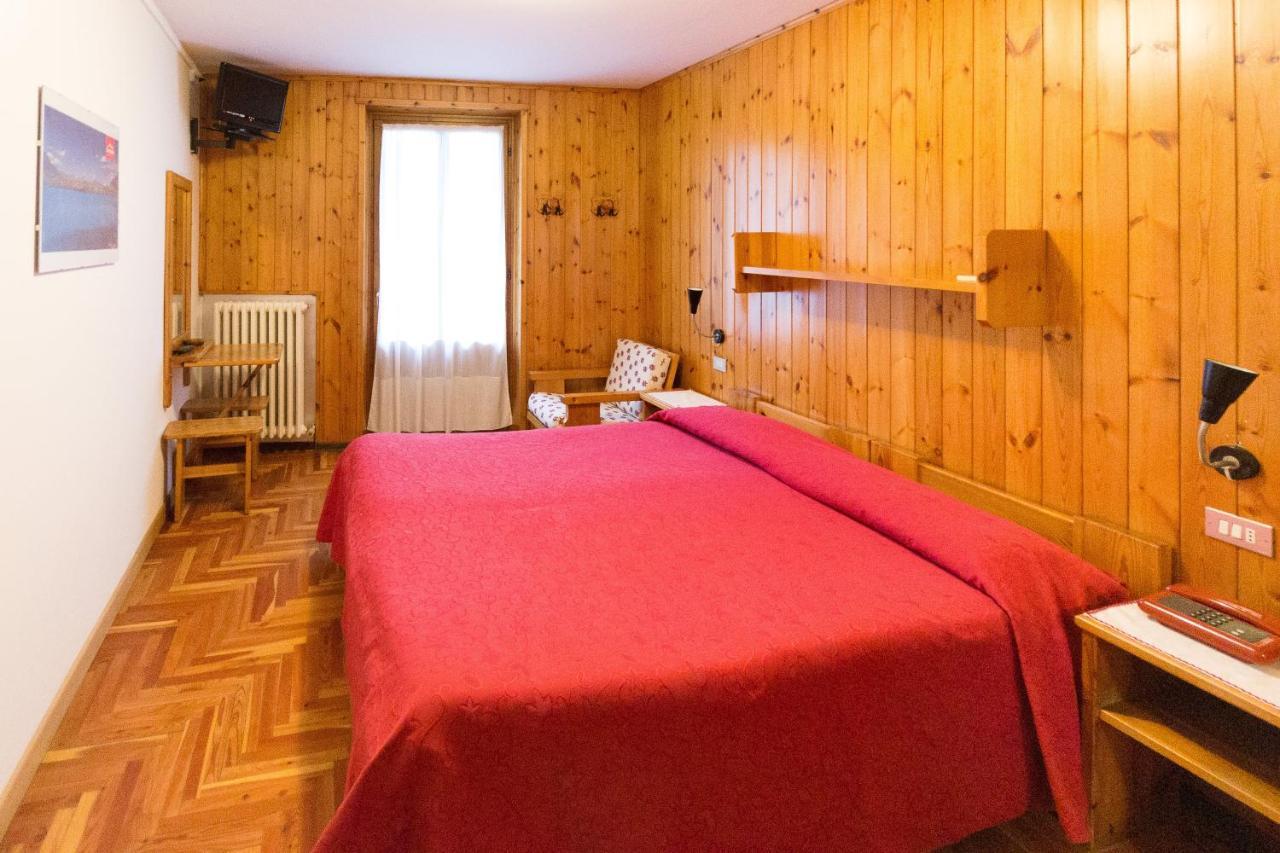 Meuble Albergo Dante ボルミオ エクステリア 写真