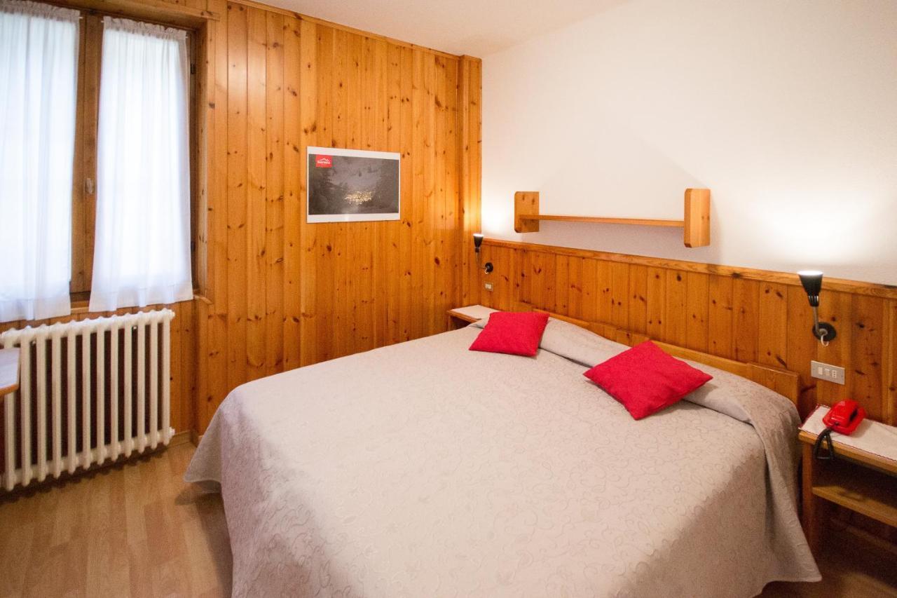 Meuble Albergo Dante ボルミオ エクステリア 写真