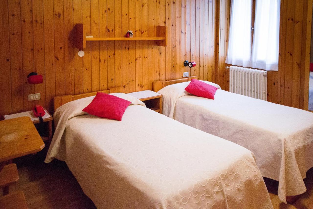 Meuble Albergo Dante ボルミオ エクステリア 写真