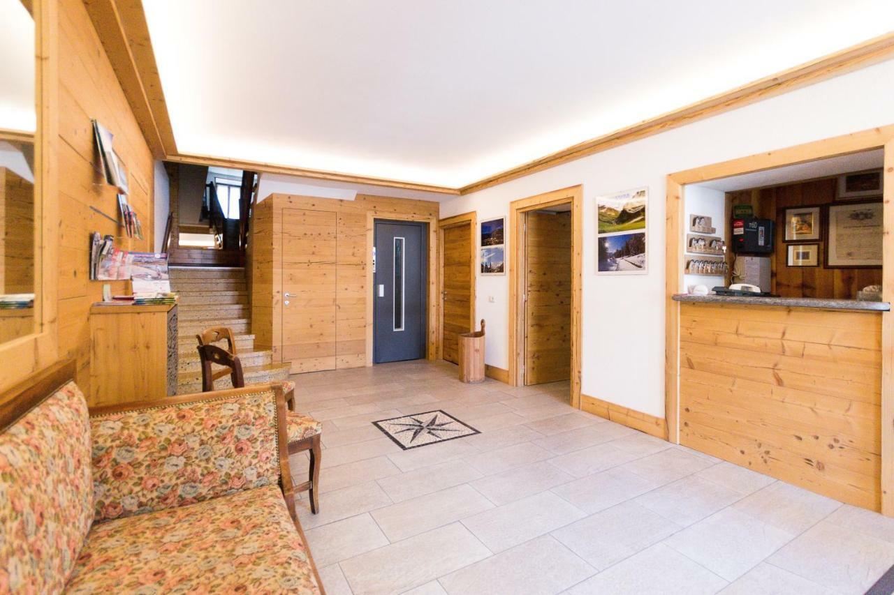 Meuble Albergo Dante ボルミオ エクステリア 写真